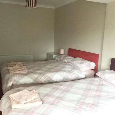 Large 4 Bedroom Home In Boston Spa Village In-Between York, Harrogate And Leeds, Sleeps 9 Exterior photo