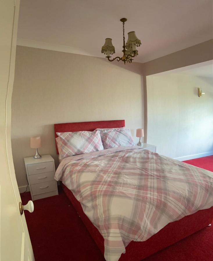 Large 4 Bedroom Home In Boston Spa Village In-Between York, Harrogate And Leeds, Sleeps 9 Exterior photo