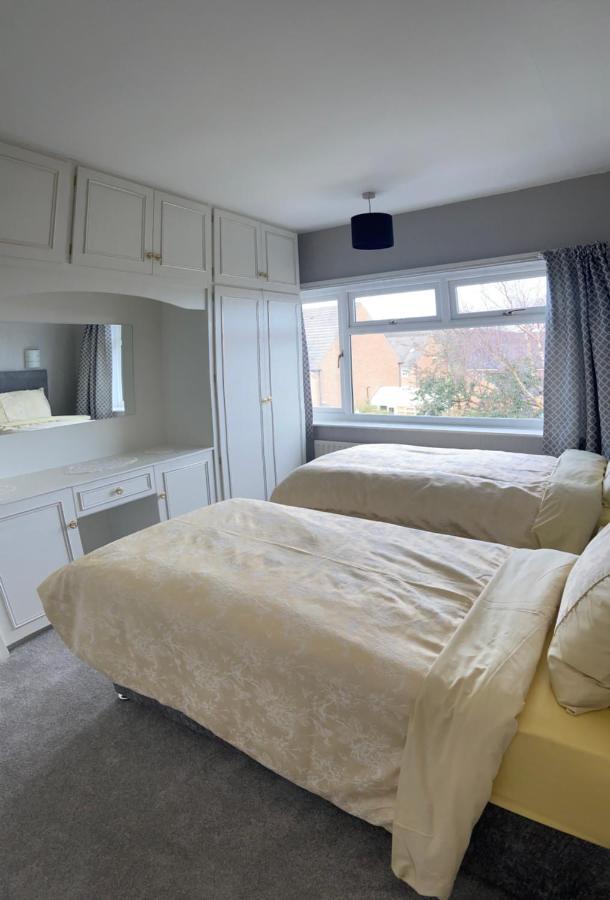 Large 4 Bedroom Home In Boston Spa Village In-Between York, Harrogate And Leeds, Sleeps 9 Exterior photo