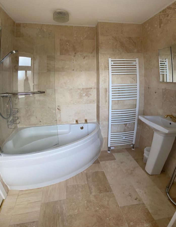 Large 4 Bedroom Home In Boston Spa Village In-Between York, Harrogate And Leeds, Sleeps 9 Exterior photo
