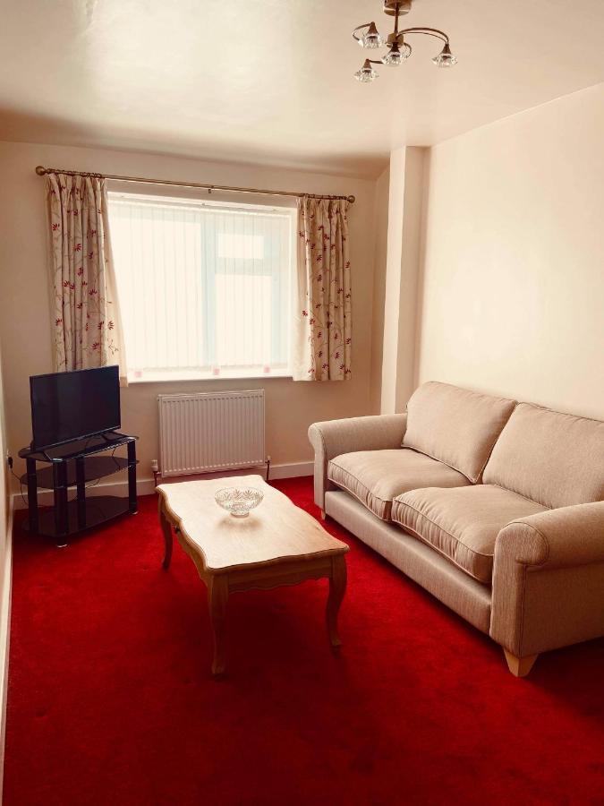 Large 4 Bedroom Home In Boston Spa Village In-Between York, Harrogate And Leeds, Sleeps 9 Exterior photo